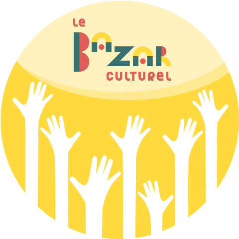 Des mains levées pour exprimer le souhait de participation aux aniimations proposées par le théâtre social itinérant le Bazar Culturel